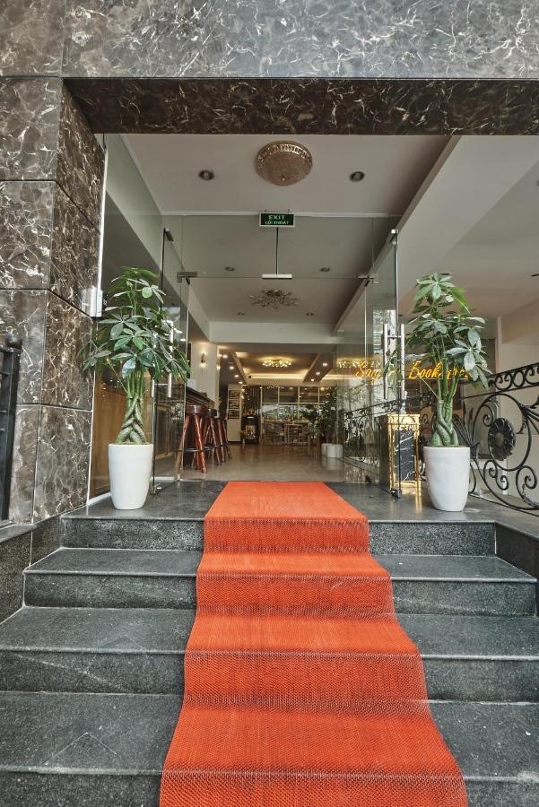 Sai Gon'S Book Hotel - The Airport Front Хошимин Екстериор снимка